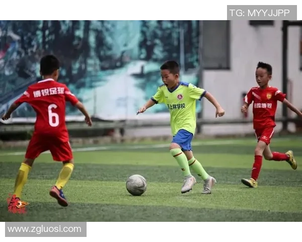 足球明星回到校园传递梦想与拼搏精神助力青少年成长 足球明星回到校园传递梦想与拼搏精神助力青少年成长