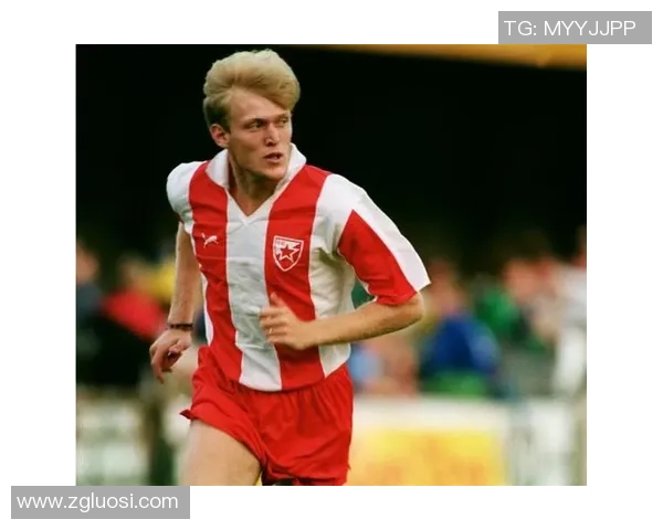 从草根到巨星一位足球队核心球星的成长故事与荣耀时刻