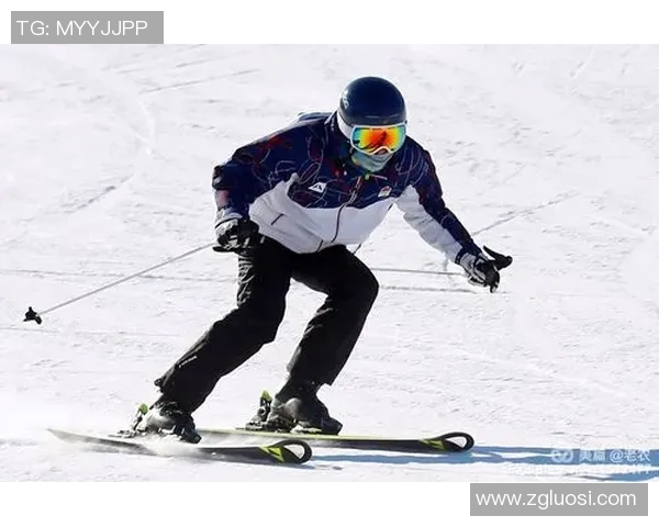 球星坎肩高清帅气照片展现运动激情与独特时尚魅力 球星坎肩高清帅气照片展现运动激情与独特时尚魅力