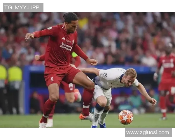 球星防守艺术揭秘:从个人技巧到团队协作的完美融合 球星防守艺术揭秘:从个人技巧到团队协作的完美融合