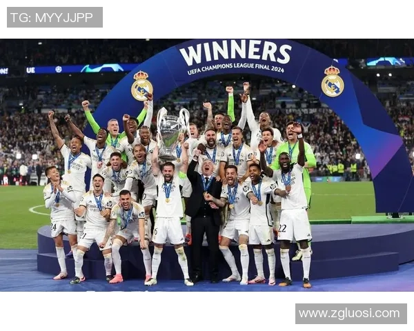 足球巨星传奇故事:从崛起到巅峰的非凡征程与辉煌成就解析